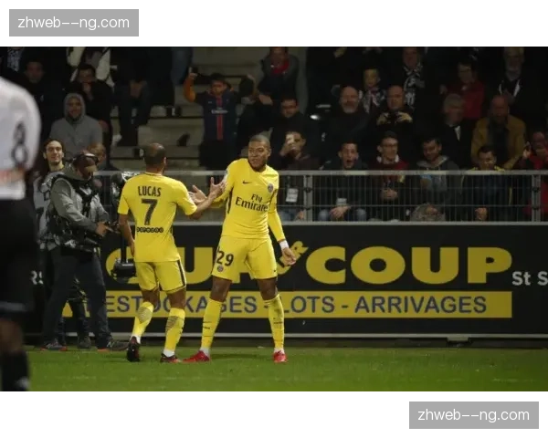 巴黎中场节拍器法比安缺阵 组织串联重任交予维蒂尼亚